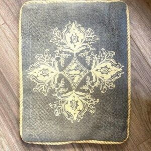 𝅺ARNAUS embroidered gray / beige pillowcase . Made in India .